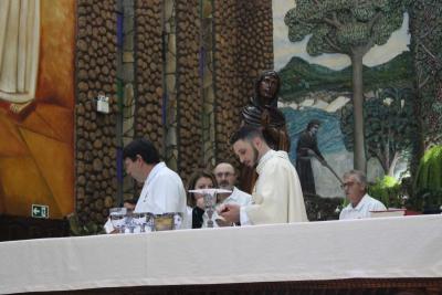 FiÃ©is lotaram a Igreja Matriz no 1Âº dia da Novena em louvor a Padroeira SantÂ´Ana