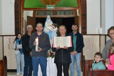 FiÃ©is lotaram a Igreja Matriz no 1Âº dia da Novena em louvor a Padroeira SantÂ´Ana