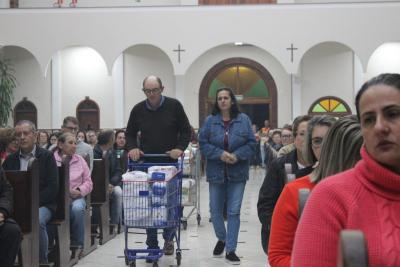 FiÃ©is lotaram a Igreja Matriz no 1Âº dia da Novena em louvor a Padroeira SantÂ´Ana