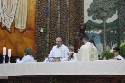 FiÃ©is lotaram a Igreja Matriz no 1Âº dia da Novena em louvor a Padroeira SantÂ´Ana