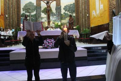 FiÃ©is lotaram a Igreja Matriz no 1Âº dia da Novena em louvor a Padroeira SantÂ´Ana