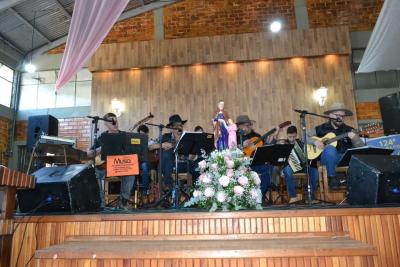 Chegada da Cavalgada com Santa Missa foi o ponto alto da programaÃ§Ã£o deste domingo da Festa de SantÂ´Ana