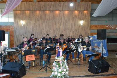 Chegada da Cavalgada com Santa Missa foi o ponto alto da programaÃ§Ã£o deste domingo da Festa de SantÂ´Ana