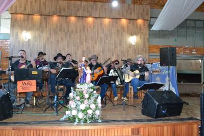 Chegada da Cavalgada com Santa Missa foi o ponto alto da programaÃ§Ã£o deste domingo da Festa de SantÂ´Ana