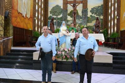 Chegada da Cavalgada com Santa Missa foi o ponto alto da programaÃ§Ã£o deste domingo da Festa de SantÂ´Ana
