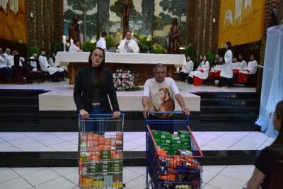 Novena da Padroeira SantÂ´Ana teve benÃ§Ã£o das famÃ­lias no 6Âº dia