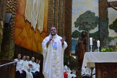 Novena da Padroeira SantÂ´Ana teve benÃ§Ã£o das famÃ­lias no 6Âº dia