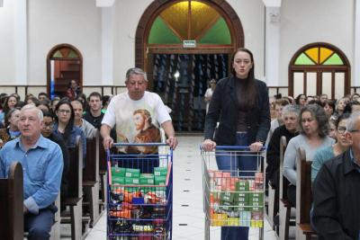 Novena da Padroeira SantÂ´Ana teve benÃ§Ã£o das famÃ­lias no 6Âº dia