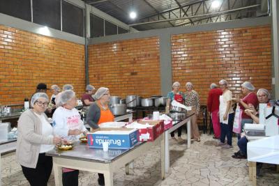 Noite do Pirogue da Festa de SantÂ´Ana reuniu centenas de pessoa no PavilhÃ£o da Matriz