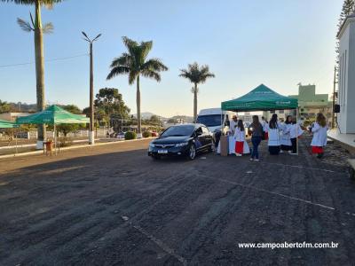 No dia de SÃ£o CristÃ³vÃ£o estÃ¡ acontecendo a BenÃ§Ã£o dos Carros na PÃ¡tio da Igreja Matriz