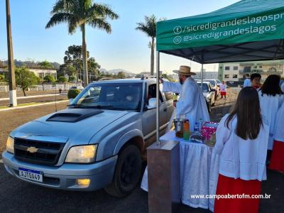 No dia de SÃ£o CristÃ³vÃ£o estÃ¡ acontecendo a BenÃ§Ã£o dos Carros na PÃ¡tio da Igreja Matriz