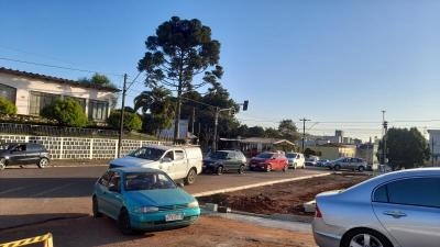 No dia de SÃ£o CristÃ³vÃ£o estÃ¡ acontecendo a BenÃ§Ã£o dos Carros na PÃ¡tio da Igreja Matriz