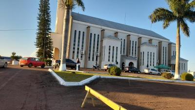 No dia de SÃ£o CristÃ³vÃ£o estÃ¡ acontecendo a BenÃ§Ã£o dos Carros na PÃ¡tio da Igreja Matriz