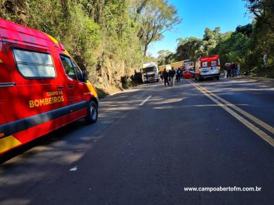 LS: Grave acidente deixa vitima presa Ã s ferragens e bloqueia BR 277