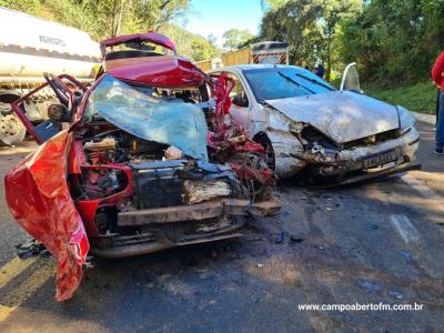 LS: Grave acidente deixa vitima presa Ã s ferragens e bloqueia BR 277