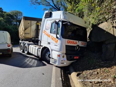 LS: Grave acidente deixa vitima presa Ã s ferragens e bloqueia BR 277