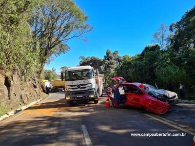 LS: Grave acidente deixa vitima presa Ã s ferragens e bloqueia BR 277
