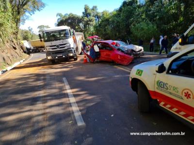 LS: Grave acidente deixa vitima presa Ã s ferragens e bloqueia BR 277