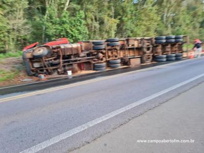 â€‹â€‹â€‹â€‹â€‹â€‹â€‹CaminhÃ£o carregado de trigo tomba na BR 277 entre Virmond e Cantagalo