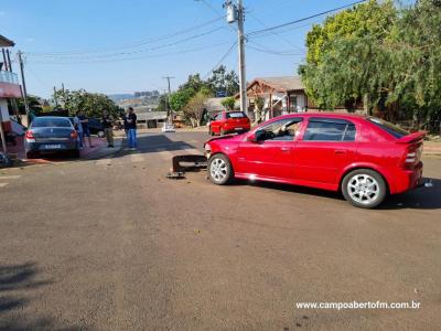 LS: TrÃªs veÃ­culos se envolvem em acidente no Bairro SÃ£o Francisco