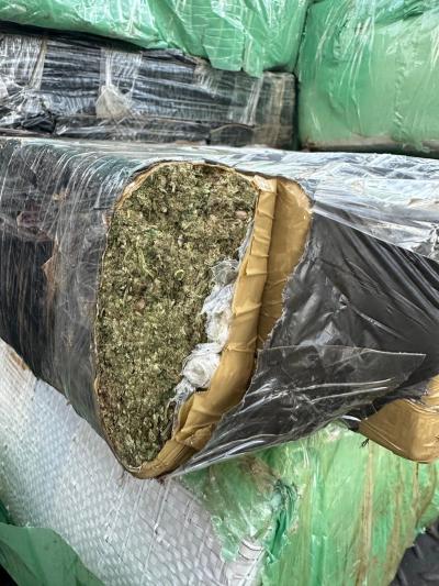 Cascavel: PolÃ­cia Federal e PolÃ­cia Militar apreendem caminhÃ£o com trÃªs toneladas de maconha