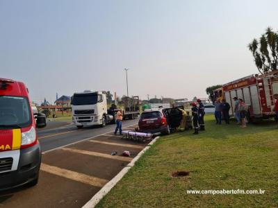 LS: ColisÃ£o entre caminhao e carro de passeio Ã© registrada no trevo de acesso a cidade