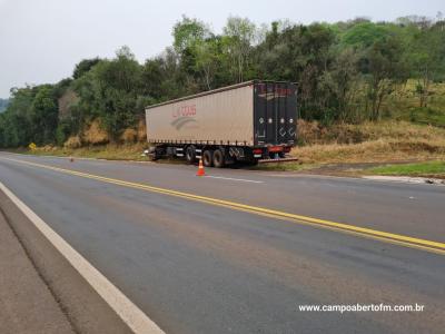 Cantagalo: Motorista fica presa entre banco e volante do caminhÃ£o apÃ³s saÃ­da de pista