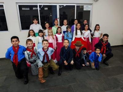 ComemoraÃ§Ã£o do Dia do GaÃºcho com apresentaÃ§Ãµes da Invernada ArtÃ­stica em Laranjeiras do Sul