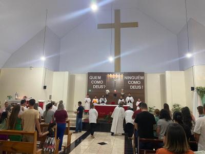 Missa com Novenas em louvor a SÃ£o Miguel reuniu dezenas de FiÃ©is neste sÃ¡bado (21)