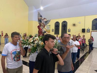 Missa com Novenas em louvor a SÃ£o Miguel reuniu dezenas de FiÃ©is neste sÃ¡bado (21)