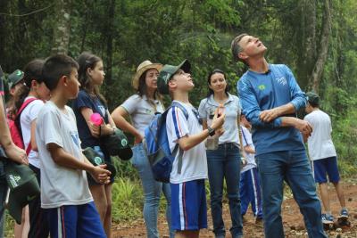 Projeto "Vivenciando a PrÃ¡tica" leva alunos ao dia a dia de uma propriedade rural em Rio Bonito do IguaÃ§u