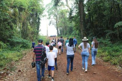 Projeto "Vivenciando a PrÃ¡tica" leva alunos ao dia a dia de uma propriedade rural em Rio Bonito do IguaÃ§u