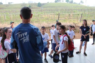 Projeto "Vivenciando a PrÃ¡tica" leva alunos ao dia a dia de uma propriedade rural em Rio Bonito do IguaÃ§u