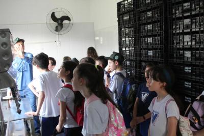 Projeto "Vivenciando a PrÃ¡tica" leva alunos ao dia a dia de uma propriedade rural em Rio Bonito do IguaÃ§u