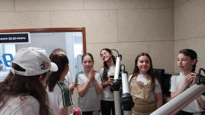 Alunos do 5Âº ano da Escola Anjo da Guarda Visitaram a Campo Aberto FM