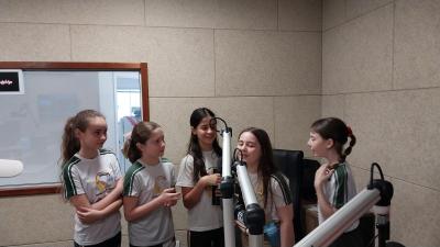 Alunos do 5Âº ano da Escola Anjo da Guarda Visitaram a Campo Aberto FM