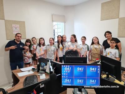 Alunos do 5Âº ano da Escola Anjo da Guarda Visitaram a Campo Aberto FM