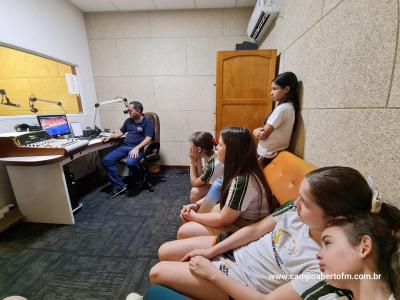 Alunos do 5Âº ano da Escola Anjo da Guarda Visitaram a Campo Aberto FM
