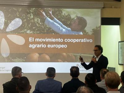 Executivos de cooperativas agro do ParanÃ¡ iniciam visita tÃ©cnica Ã  Espanha