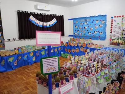 7Âª Feira de CiÃªncias do CMEI Nossa Senhora das GraÃ§as encanta com tema sobre o Universo