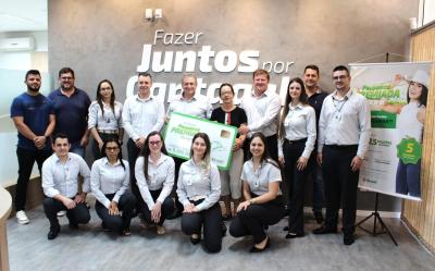 Sicredi Grandes Lagos premia associada de Cantagalo com R$ 5 mil em campanha PoupanÃ§a Premiada 2024