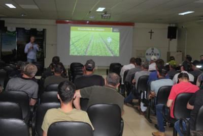 Coprossel e Bayer promovem treinamento tÃ©cnico com foco em novas tecnologias agrÃ­colas