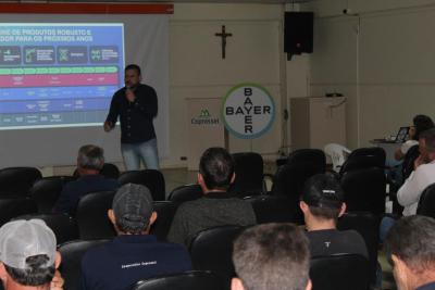 Coprossel e Bayer promovem treinamento tÃ©cnico com foco em novas tecnologias agrÃ­colas