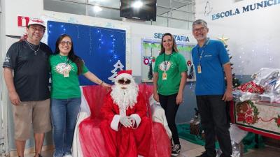 Entrega de presentes do Papai Noel dos Correios leva alegria Ã s crianÃ§as em Laranjeiras do Sul