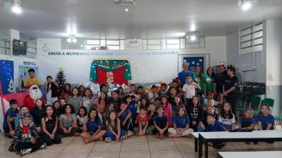 Entrega de presentes do Papai Noel dos Correios leva alegria Ã s crianÃ§as em Laranjeiras do Sul