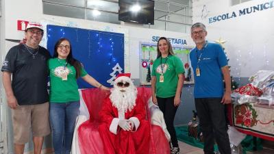 Entrega de presentes do Papai Noel dos Correios leva alegria Ã s crianÃ§as em Laranjeiras do Sul