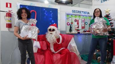 Entrega de presentes do Papai Noel dos Correios leva alegria Ã s crianÃ§as em Laranjeiras do Sul