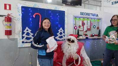 Entrega de presentes do Papai Noel dos Correios leva alegria Ã s crianÃ§as em Laranjeiras do Sul