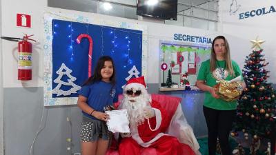 Entrega de presentes do Papai Noel dos Correios leva alegria Ã s crianÃ§as em Laranjeiras do Sul
