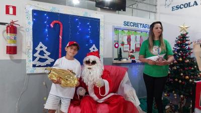 Entrega de presentes do Papai Noel dos Correios leva alegria Ã s crianÃ§as em Laranjeiras do Sul